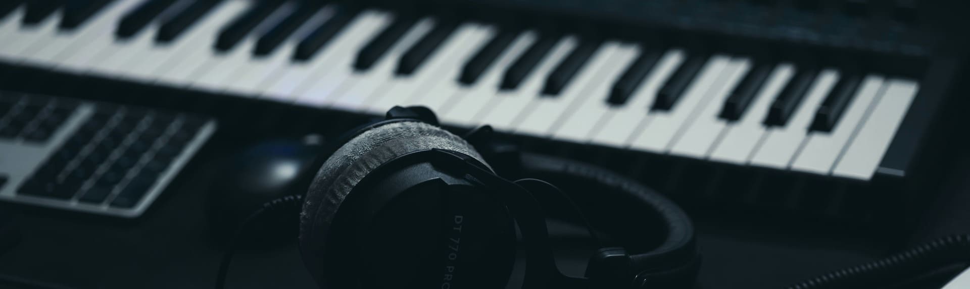 サイレントピアノページのヘッダー画像